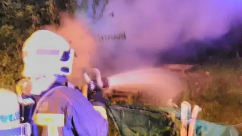 Extinci&oacute;n del incendio en la caseta de madera