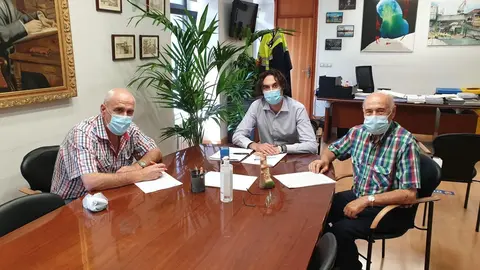 Firma del convenio entre el Ayuntamiento de Astillero y C&aacute;ritas