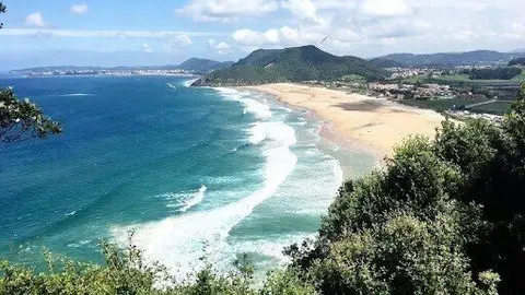 Playa de Berria, en Santo&ntilde;a