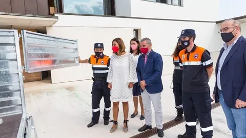 12:00 horas. Ayuntamiento de Bezana. La consejera de Presidencia, Interior, Justicia y Acci&oacute;n Exterior, Paula Fern&aacute;ndez, entrega nuevo material a la Agrupaci&oacute;n de Voluntarios de Protecci&oacute;n Civil. 23 de agosto de 2021 &copy; Ra&uacute;l Lucio
