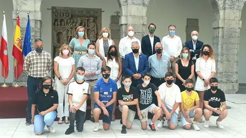 Presentaci&oacute;n del Campeonato  de Espa&ntilde;a Infantil de Bolos en el Parlamento de Cantabria