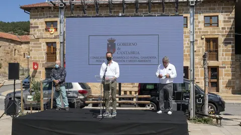 El consejero de Desarrollo Rural, Ganader&iacute;a, Pesca, Alimentaci&oacute;n y Medio Ambiente, Guillermo Blanco, interviene en la presentaci&oacute;n de la III Semana Cine y Zona de Valderredible.