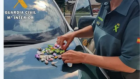 Envoltorios de coca&iacute;na encontrados en la furgoneta de la detenida