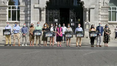 Minuto de silencio por la mujer asesinada en Navarra