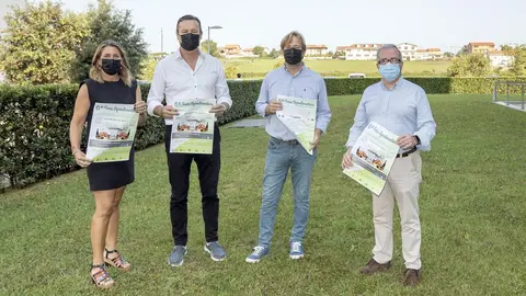 El consejero de Desarrollo Rural, Ganader&iacute;a, Pesca, Alimentaci&oacute;n y Medio Ambiente, Guillermo Blanco, y el alcalde de Reoc&iacute;n, Pablo Diestro, en la presentaci&oacute;n de la VI Feria Alimentaria de Productos de Cantabria.