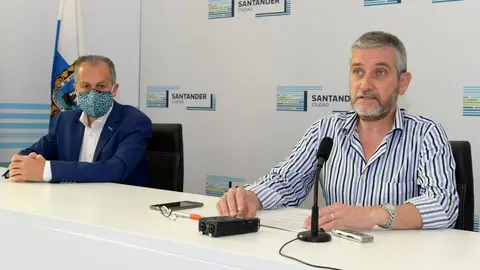 El director de Urbanismo con el concejal, Javier Ceruti