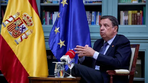 El ministro de Agricultura, Pesca y Alimentaci&oacute;n, Luis Planas, durante una entrevista para Europa Press, en la sede del ministerio, a 26 de agosto de 2021, en Madrid (Espa&ntilde;a).