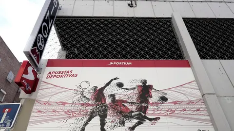 Archivo - Cartel publicitario de un juego de un local de apuestas deportivas de Sportium, en Madrid