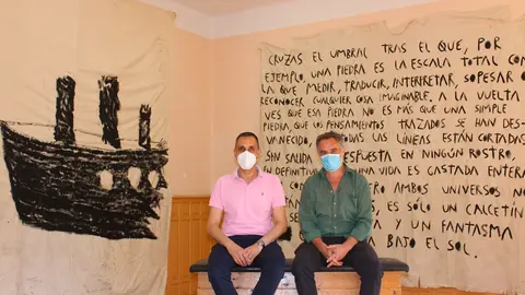 El concejal de Cultura de Reinosa, Jos&eacute; Mar&iacute;a Mart&iacute;nez (izda), y el director del programa Residencias Art&iacute;sticas, Jos&eacute; Aja