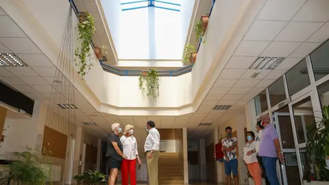 La consejera de Educaci&oacute;n y Formaci&oacute;n Profesional, Marina Lomb&oacute;, realiza una visita al colegio Nuestra Se&ntilde;ora de Latas de Ribamont&aacute;n al Mar.