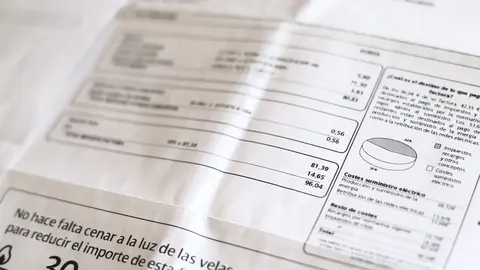 Archivo - Facturas de la luz.