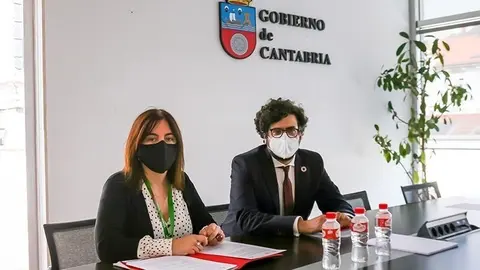 Silvia Abascal y Ant&oacute;n Leis durante la reuni&oacute;n de trabajo celebrada