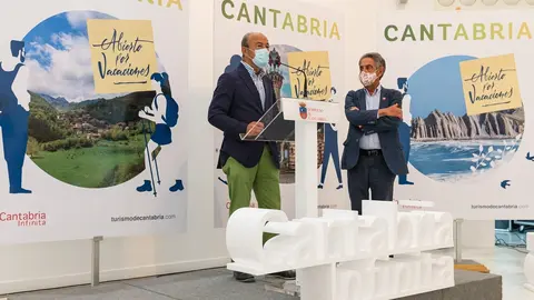 El presidente de Cantabria, Miguel &Aacute;ngel Revilla, y el consejero de Industria, Turismo, Innovaci&oacute;n, Transporte y Comercio, Javier L&oacute;pez Marcano, presentan, en rueda de prensa, la campa&ntilde;a de promoci&oacute;n tur&iacute;stica 'Cantabria, abierto por vacaciones'