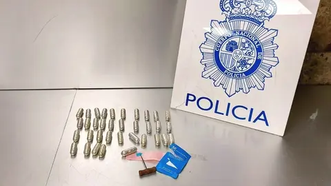 Envoltorios de coca&iacute;na incautados al detenido en Barajas