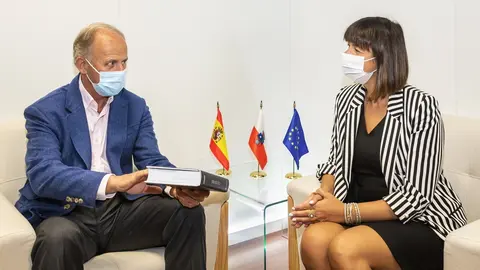 La Consejera De Econom&iacute;a Y Hacienda, Mar&iacute;a S&aacute;nchez, Se Re&uacute;ne Con La Nueva Directiva De La Asociaci&oacute;n C&aacute;ntabra De La Empresa Familiar (ACEFAM).