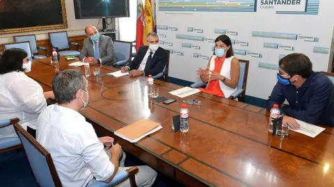 Reuni&oacute;n del Ayuntamiento de Santander y Red.Es