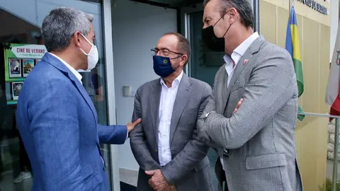 El vicepresidente de Cantabria, Pablo Zuloaga (izda); el embajador delegado permanente de Espa&ntilde;a ante la Unesco, Andr&eacute;s Perell&oacute; (centro), y el consejero de Medio Ambiente, Guillermo Blanco (derecha)