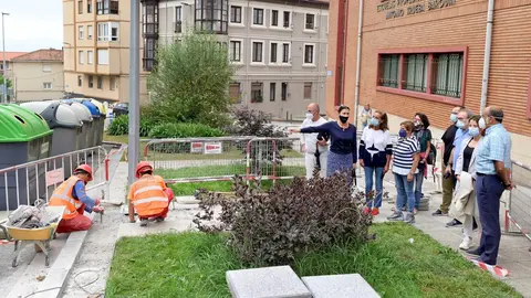 La alcaldesa, Gema Igual, visita el inicio de la segunda fase del plan de alumbrado