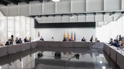 La ministra de Transportes, Raquel S&aacute;nchez, junto al president de la Generalitat, Ximo Puig, y alcaldes.