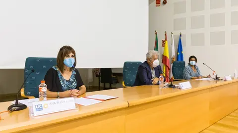 La consejera de Empleo y Pol&iacute;ticas Sociales, Ana Bel&eacute;n &Aacute;lvarez, clausura el curso de verano de la UC 'Herramientas pr&aacute;cticas para la empleabilidad: t&eacute;cnicas orientadas al desarrollo de competencias profesionales en entornos digitales'