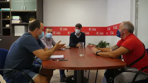 Reuni&oacute;n del portavoz del PSOE, Daniel Fern&aacute;ndez, con delegados de CCOO.