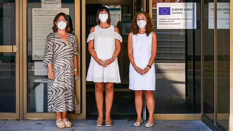 La Consejer&iacute;a de Econom&iacute;a y Hacienda formaliza la inauguraci&oacute;n de la Oficina Europe Direct Cantabria con la instalaci&oacute;n de una placa oficial europea