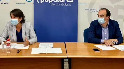 Los senadores Amaya Land&iacute;n y Javier Puente