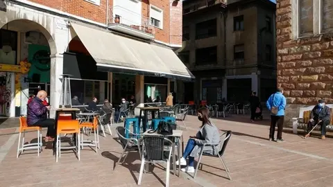 Terraza de un bar-restaurante de Torrelavega