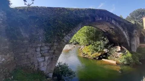 Puente de Li&eacute;rganes. Tiempo soleado en Cantabria