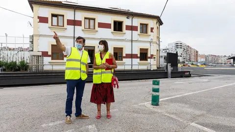 La Consejera De Econom&iacute;a Y Hacienda, Mar&iacute;a S&aacute;nchez, Visita La Zona Franca Del Puerto De Santander Junto A Francisco Fern&aacute;ndez Ma&ntilde;anes