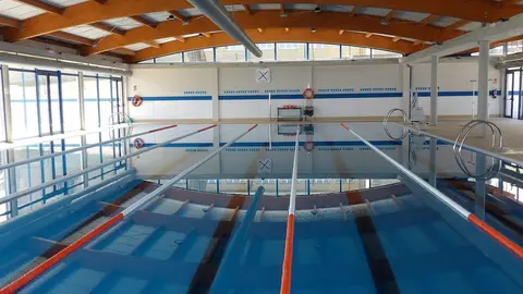Archivo - Coronavirus.- Suances abrir&aacute; la piscina y el gimnasio a partir de hoy
