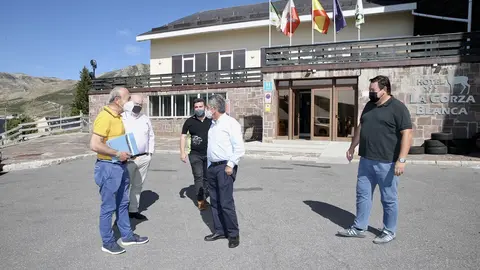 El presidente y el consejero visitan La Corza Blanca