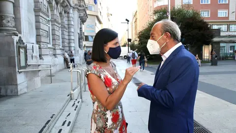 La alcaldesa de Santander, Gema Igual, presenta al consejero de Industria, Turismo, Innovaci&oacute;n, Transporte y Comercio, Javier L&oacute;pez Marcano, el Plan de Sostenibilidad Tur&iacute;stica de Santander.