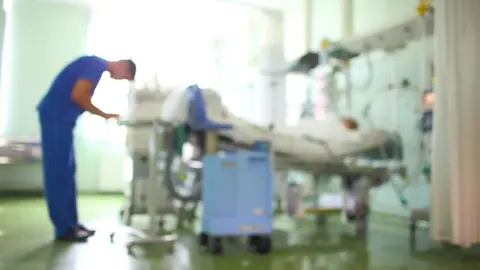 Archivo - Unidad de Cuidados Intensivos (UCI) en pacientes con Covid-19