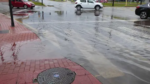 Archivo - Imagen de un d&iacute;a de lluvia en Murcia