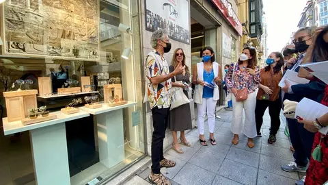 La alcaldesa, Gema Igual, en la inauguraci&oacute;n de 'Arte peatonal'