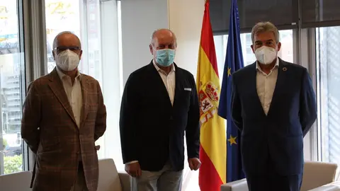El alcalde de Reinosa, Jos&eacute; Miguel Barrio, y los directores generales de SICAN y SEPES, Antonio Bocanegra y Lucrecio Fern&aacute;ndez