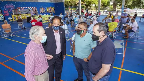 El consejero de Obras P&uacute;blicas, Ordenaci&oacute;n del Territorio y Urbanismo, Jos&eacute; Luis Gochicoa, mantiene una reuni&oacute;n informativa con AMA