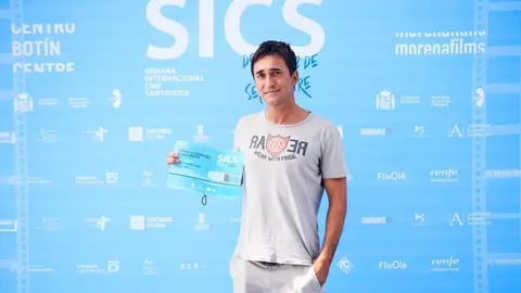 Jacobo Mu&ntilde;oz recoge su premio en la SICS