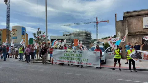 Concentraci&oacute;n de USO frente al Parlamento.