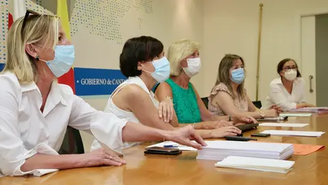 La consejera de Educaci&oacute;n, Marina Lomb&oacute;, en la reuni&oacute;n con los coordinadores Covid