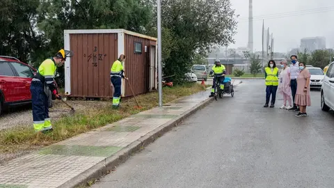 La alcaldesa de Polanco y el concejal de Empleo visitan una cuadrilla de Corporaciones Locales