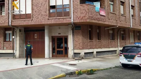 Vigilancia de la Guardia Civil en trasteros de Cotolino, en Castro Urdiales