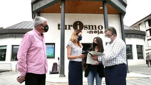 La directora general de Turismo del Gobierno de Cantabria, Marta Barca, visita Noja para conocer el plan de sostenibilidad tur&iacute;stica con el que busca captar fondos europeos