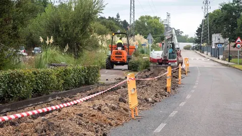 Obras de renovaci&oacute;n de la red de abastecimiento de agua en la avenida Juan Carlos I.