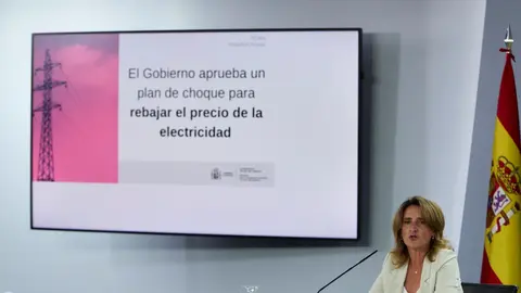 La vicepresidenta tercera y ministra de Transici&oacute;n Ecol&oacute;gica y Reto Demogr&aacute;fico, Teresa Ribera, interviene en una rueda de prensa posterior al Consejo de Ministros celebrado en Moncloa, a 14 de septiembre de 2021, en Madrid (Espa&ntilde;a)