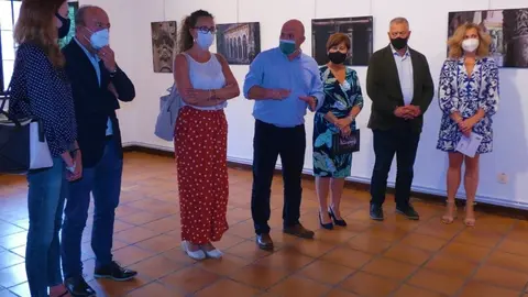 Presentaci&oacute;n de la exposici&oacute;n 'El valor de lo &uacute;nico', de Ana Santamatilde.