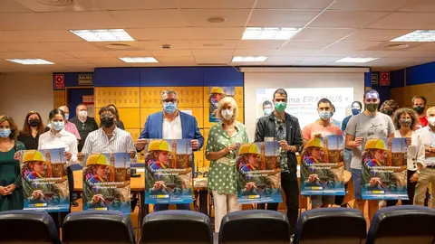 La consejera de Educaci&oacute;n y Formaci&oacute;n Profesional, Marina Lomb&oacute;, recibe al alumnado de FP Erasmus + que participar&aacute; en las pr&aacute;cticas en el extranjero.