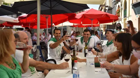 Archivo - Ambiente en las terrazas del centro de la ciudad, el d&iacute;a que  hubieran comenzado las fiestas de San Lorenzo, a 9 de agosto de 2021, en Huesca, Arag&oacute;n (Espa&ntilde;a). Huesca no celebrar&aacute; sus fiestas patronales, tras ser suspendidas por segundo a&ntilde;o cons