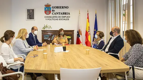 La Consejera De Empleo Y Pol&iacute;ticas Sociales, Ana Bel&eacute;n &Aacute;lvarez, Se Re&uacute;ne Con Responsables De Los Centros Especiales De Empleo De AMICA, AMPROS E Ilunion.